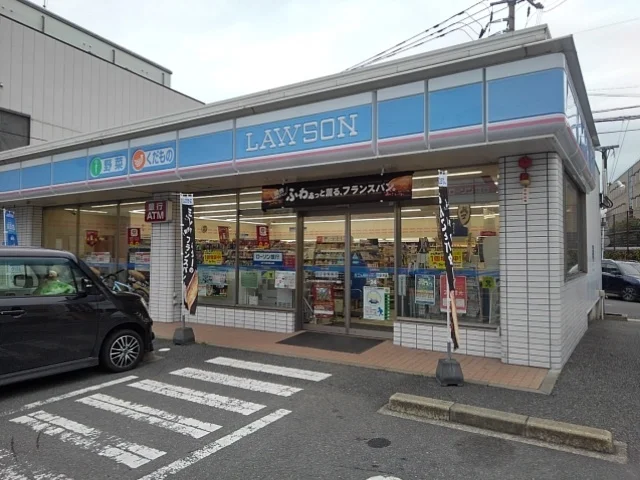 ローソン久留米文化センター通店まで590m