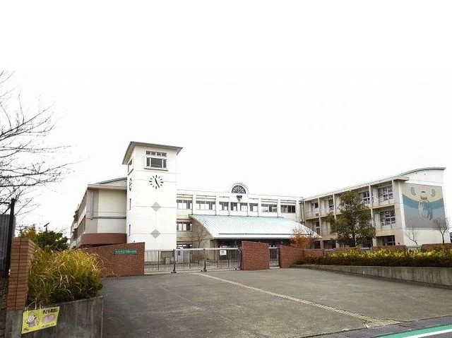 大分下郡小学校まで170m