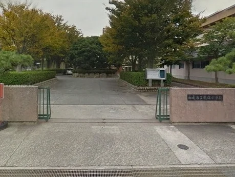 鶴城小学校まで200m