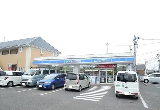 ローソン南小泉4丁目店まで70m