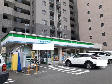 ファミリーマートまで190m