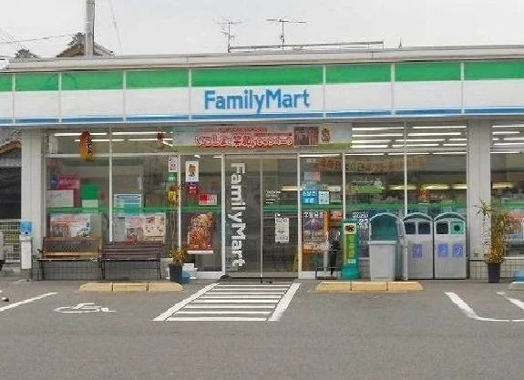 ファミリーマートまで350m