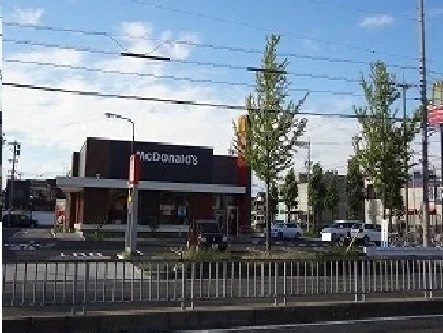 マクドナルドまで1300m