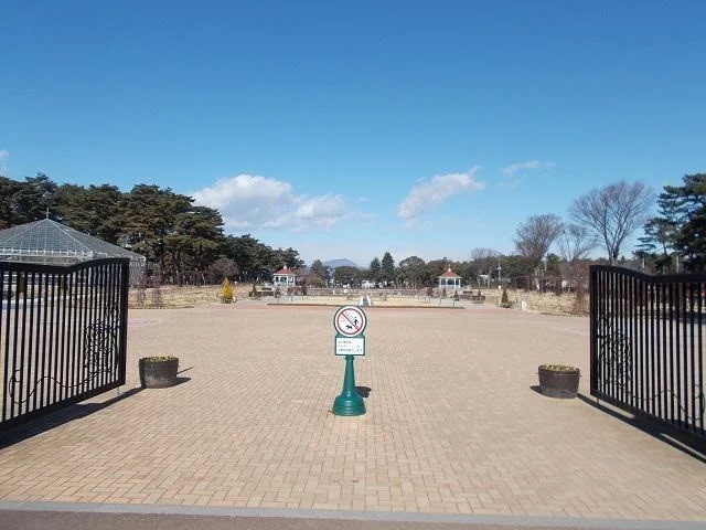 敷島公園ばら園まで90m