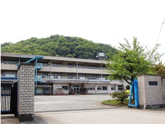 連島北小学校まで1200m