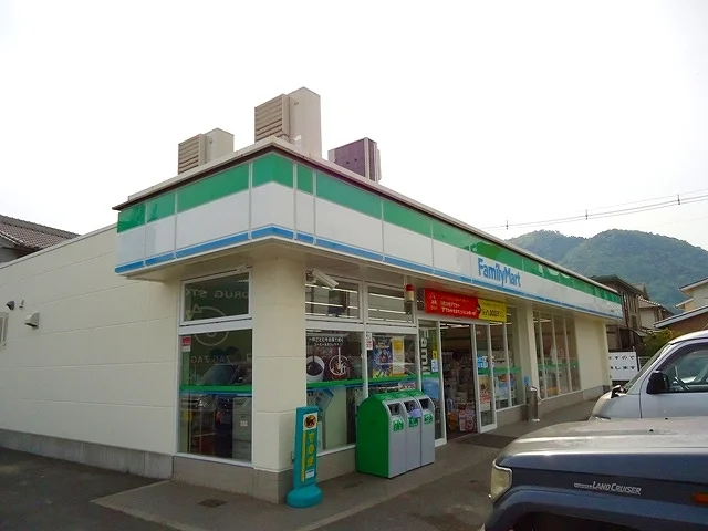 ファミリーマート水呑店まで270m
