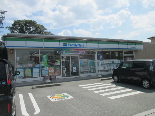 ファミリーマートまで100m