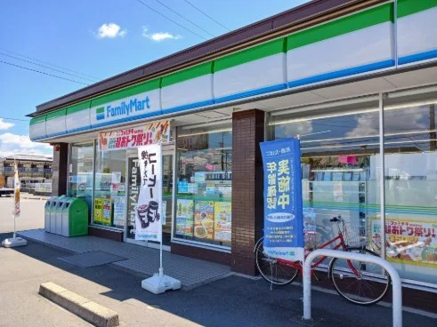 ファミリーマートまで1000m
