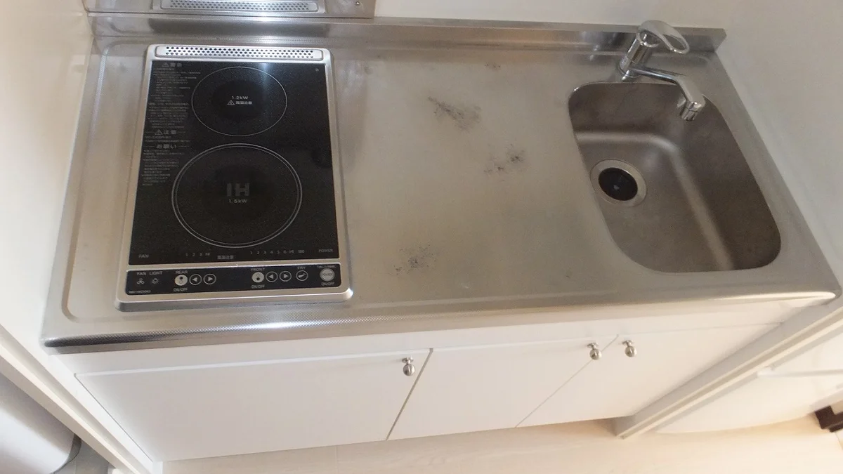 ラジエントヒーター1口　IH1口広めのキッチンになります。