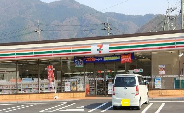 セブンイレブンまで400m