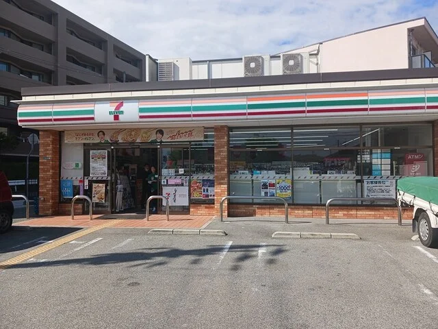 セブンイレブンまで77m