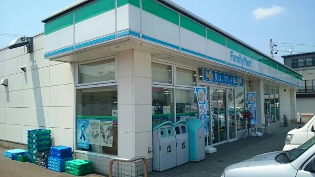 ファミリーマート新津本町四丁目まで900m