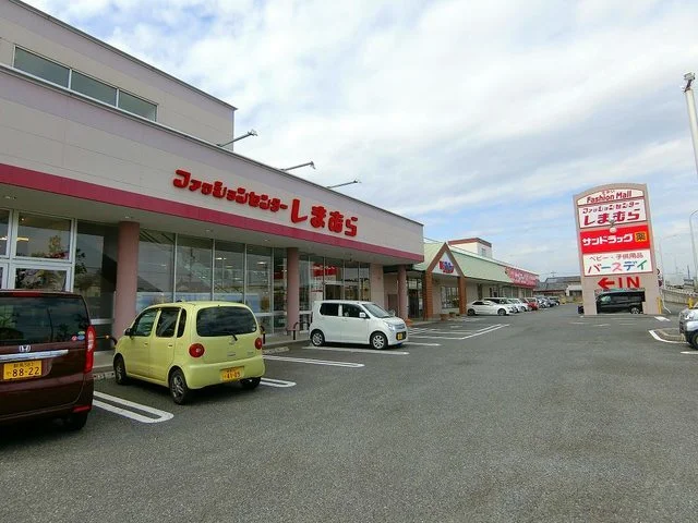 ショッピングモールまで1100m