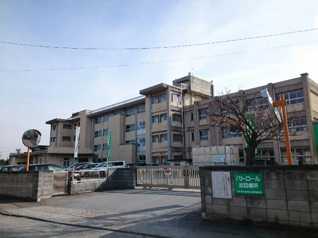 市立片岡小学校まで550m