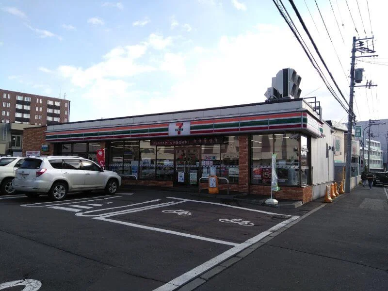 セブンイレブンまで徒歩1分