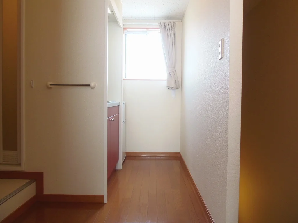 2階はキッチン横に小窓があります。