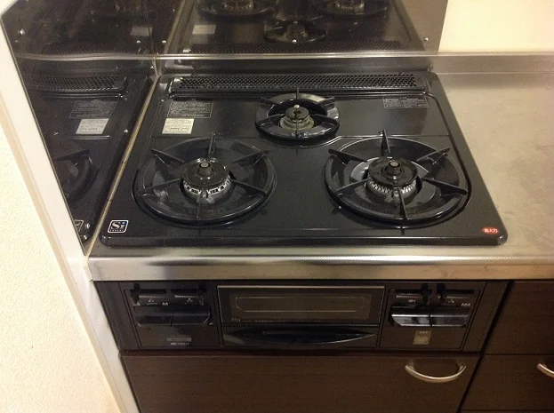 コンロが３つあって同時に調理ができる！