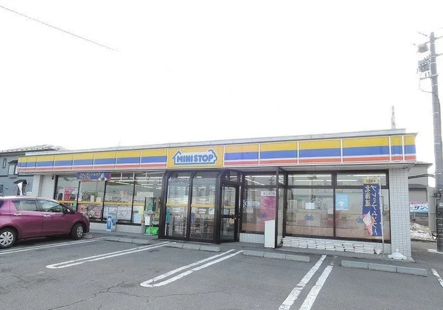 ミニストップ八戸ニュータウン店まで950m