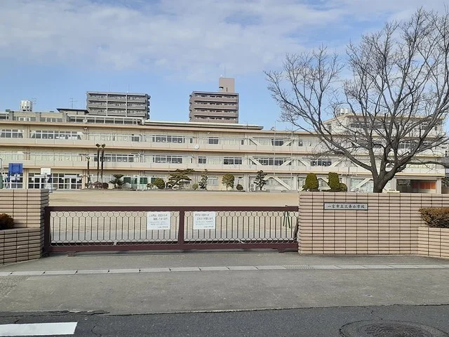 一宮市立　三条小学校まで1200m