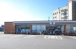 セブンイレブン松阪荒木町店まで500m