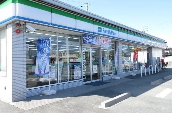 ファミリーマート伊勢おばた店まで550m