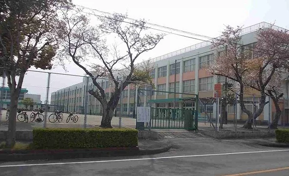 小俣小学校まで1000m