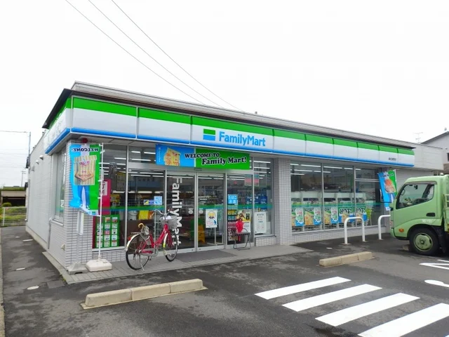 ファミリーマート桑名東野店まで800m