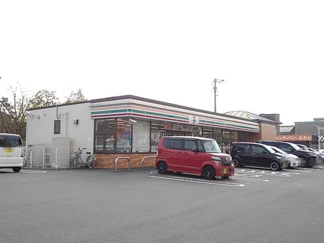 セブンイレブン十七軒町店まで500m