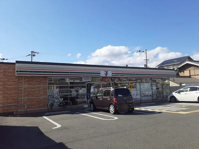 セブンイレブンまで461m