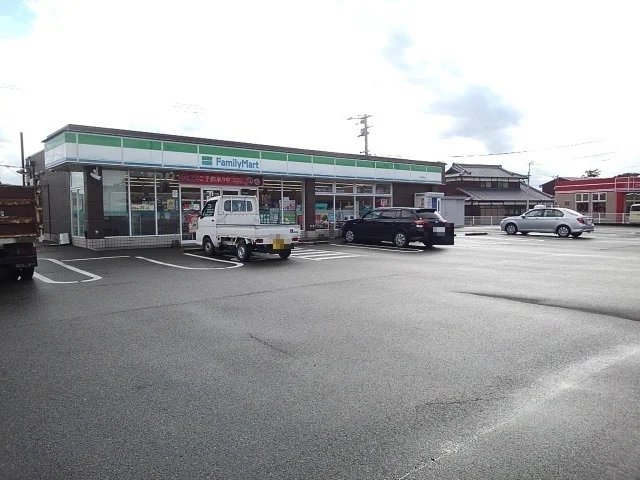 ファミリーマート八女龍ケ原店まで800m