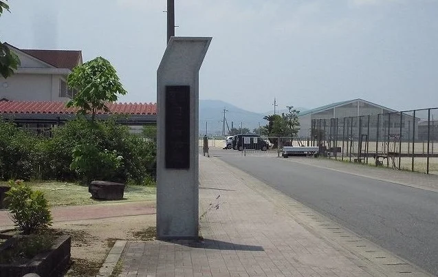 白石中学校まで530m