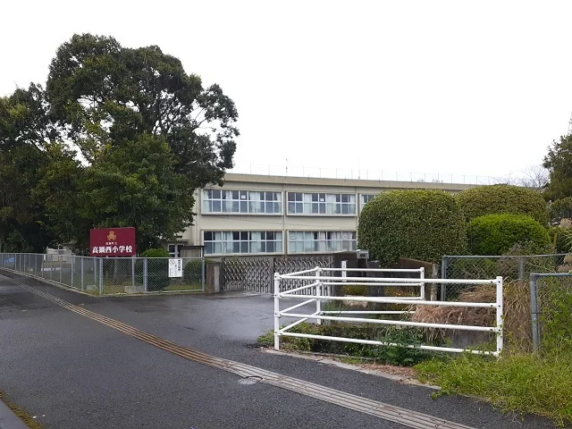 高鍋町立高鍋西小学校まで300m