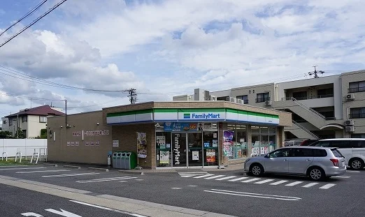 ファミリーマートまで190m