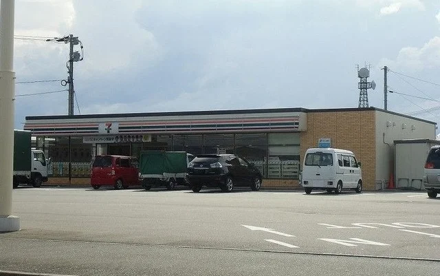 セブンイレブンまで300m