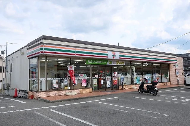 セブンイレブンまで550m