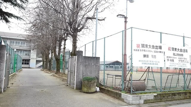 古河第二中学校まで210m