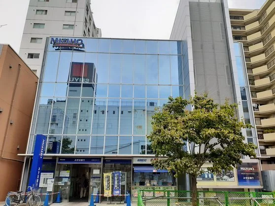 みずほ銀行久米川支店まで400m