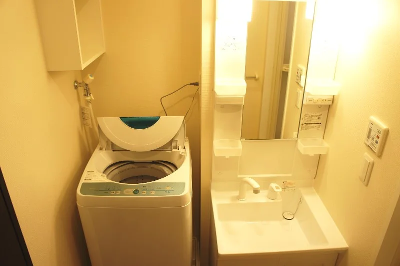 女性に嬉しい独立洗面台♪脱衣スペースもあります！