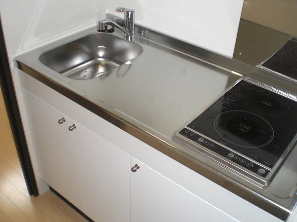 手前ＩＨクッキングヒーター　奥ラジエントヒーター