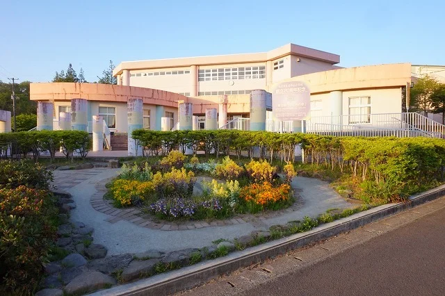 北中山小学校まで1200m