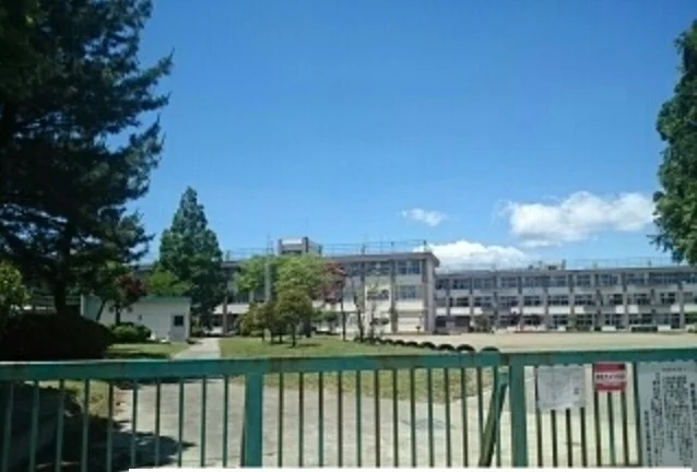 仙台市立鶴ヶ谷東小学校まで900m