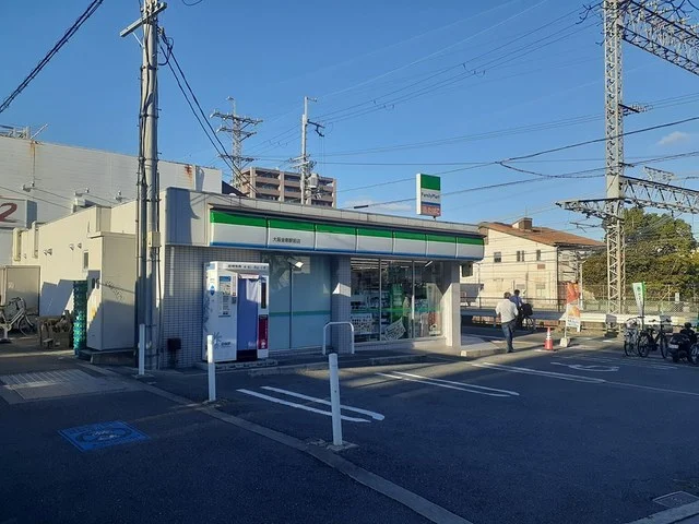 ファミリーマート金剛駅前店様まで162m