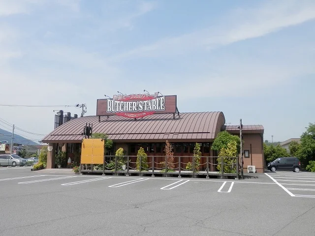 ブッチャーズテーブルまで1400m