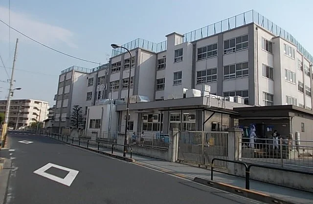 足立第十四中学校まで350m