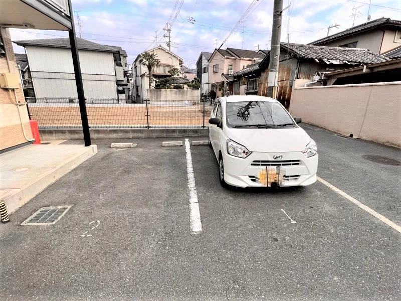 駐車場は別料金となります。