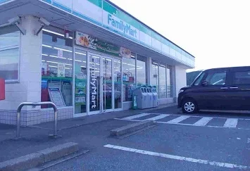 ファミリーマートまで430m