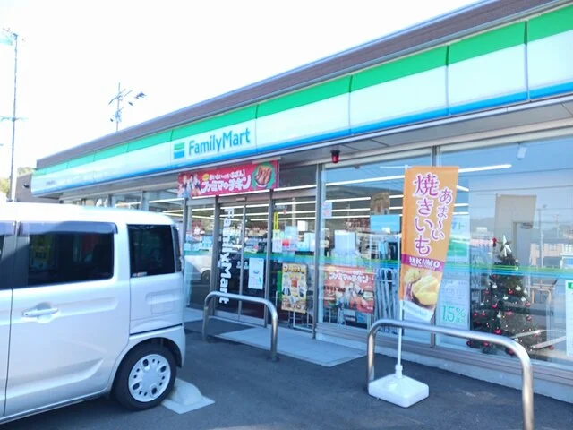 ファミリーマート白岳店まで727m