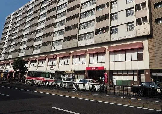 マックスバリュ三萩野店まで450m