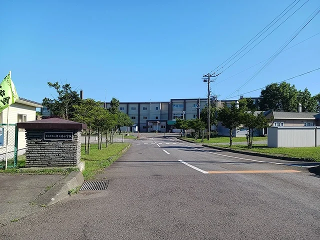 苫小牧市立沼ノ端小学校まで800m
