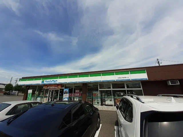 ファミリーマート日野屋伊茂呂店まで350m